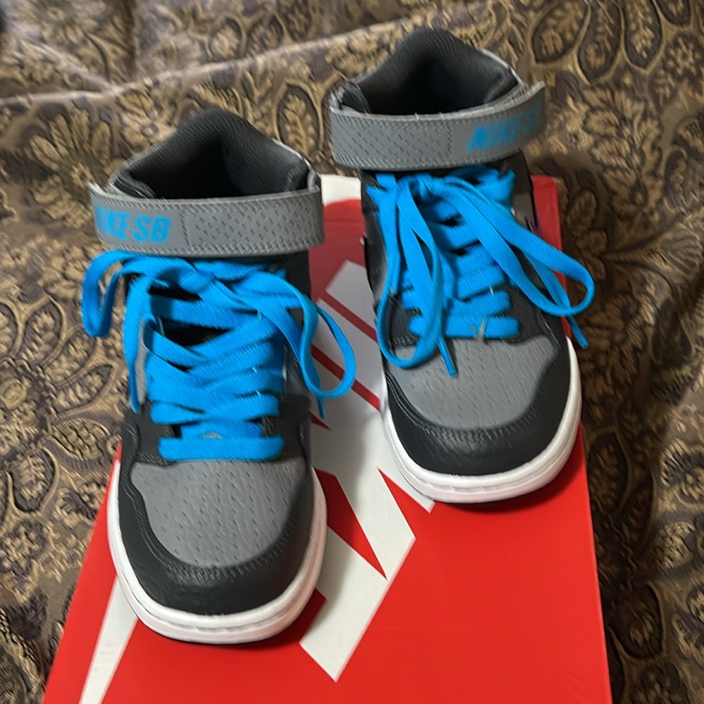 Nike Sneakers 6.5 Y